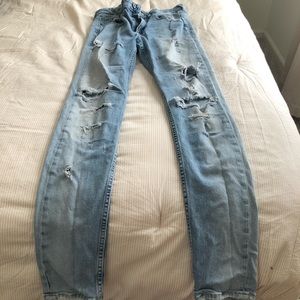Distressed H&M jeans 👖